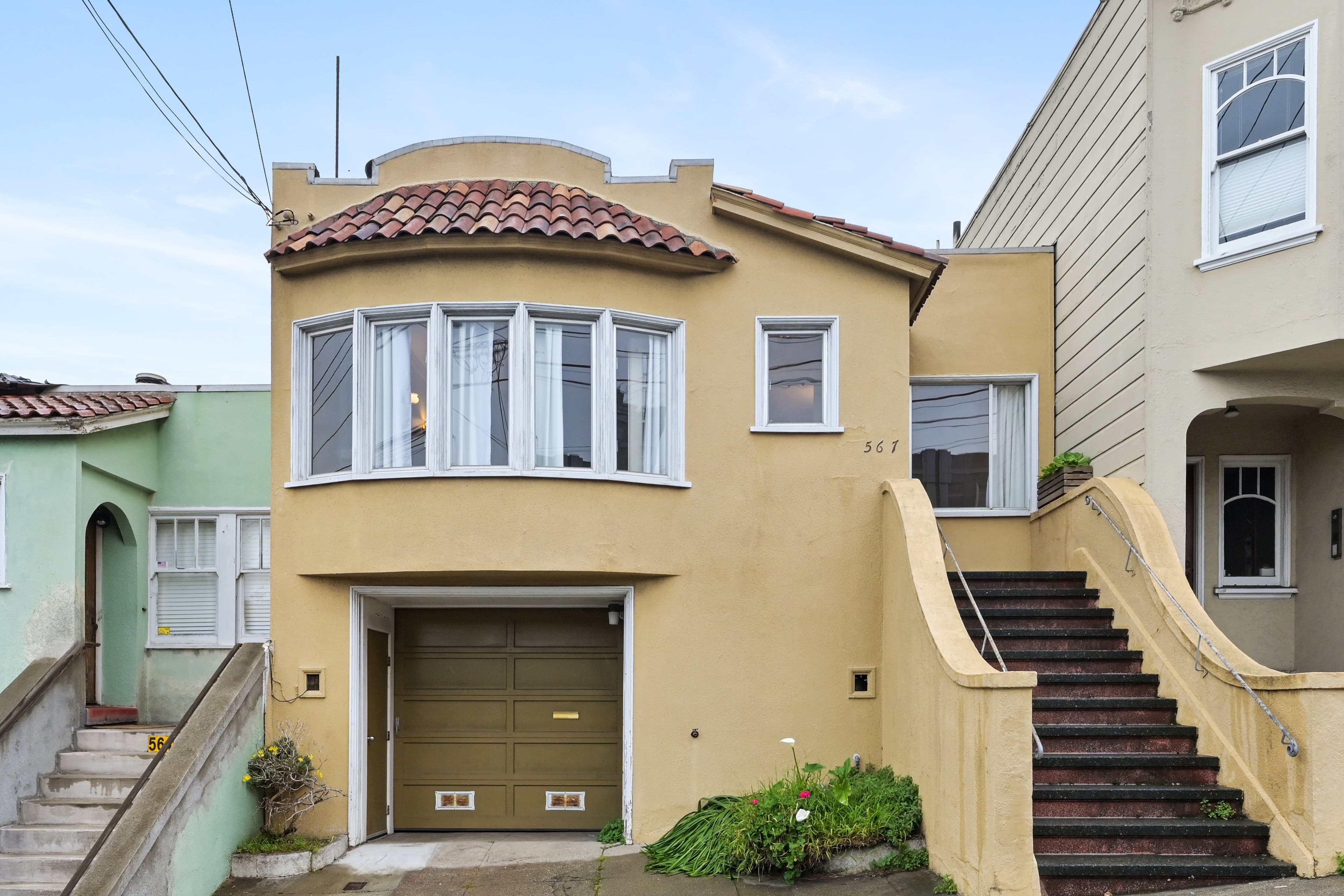Old front facade of 567 Kansas St in Potrero Hill