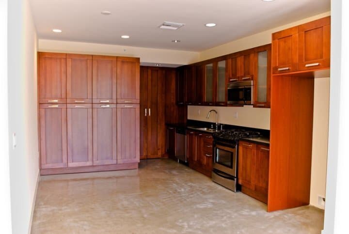 123 Los Robles Condos