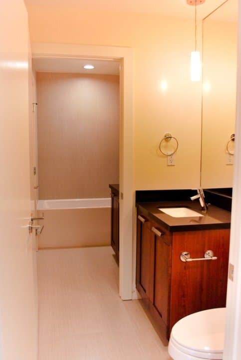 123 Los Robles Condos