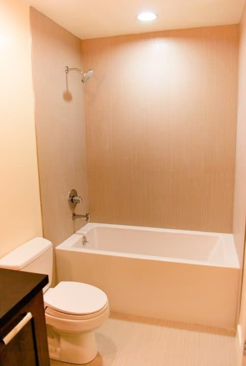 123 Los Robles Condos