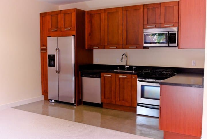 123 Los Robles Condos