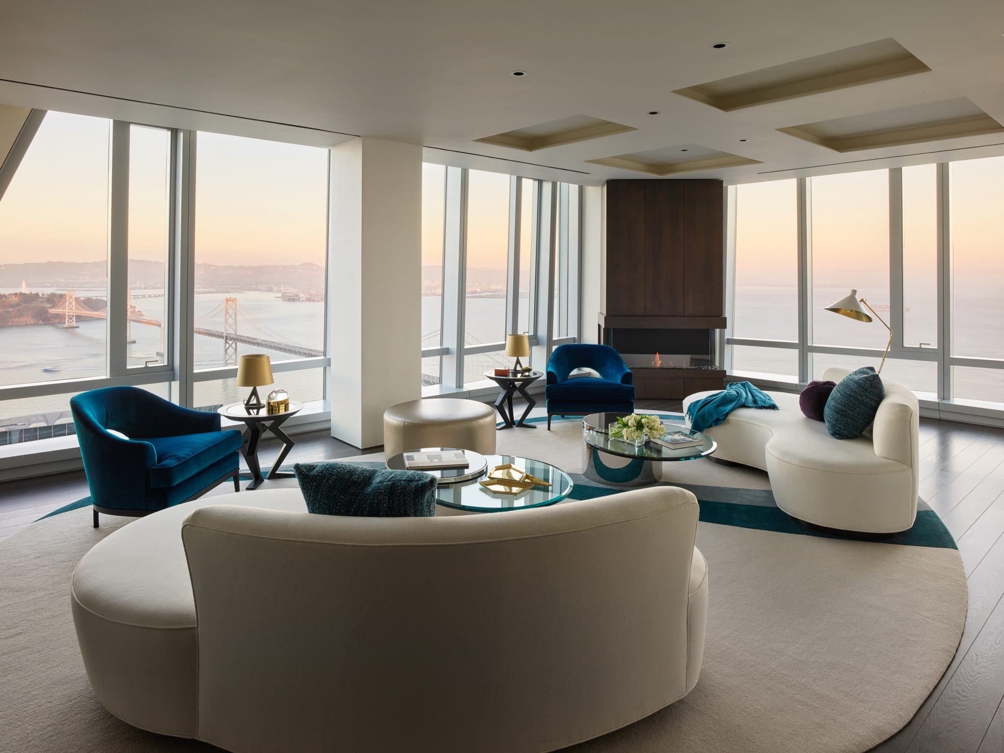 The homes in 181 Fremont are spacious, bright, and modern, boasting contemporary and clean designs with large windows that lighten the room. Photo courtesy of the 181 Fremont website. 
