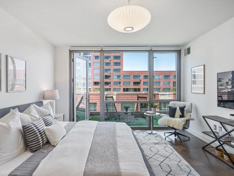 With bountiful natural lighting and plenty of space, the homes in 255 Berry are modern, yet comfortable. 