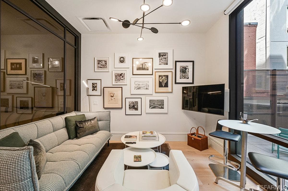 Ranging from studio to two-bedroom apartments, the homes in 288 Pacific are sumptuous and bright.