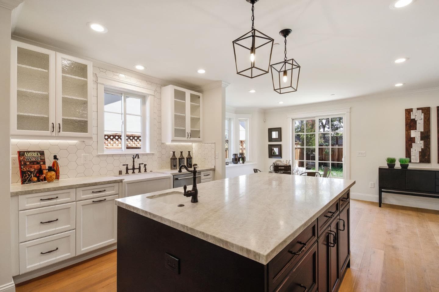 305 Burlingame Ave, Burlingame