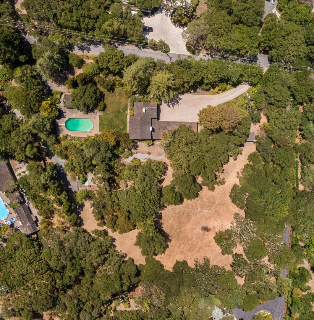 484 Moore Rd, Woodside