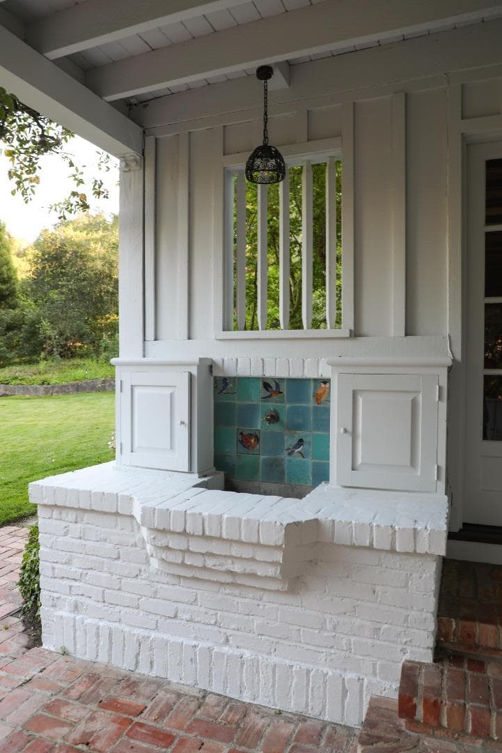 484 Moore Rd, Woodside