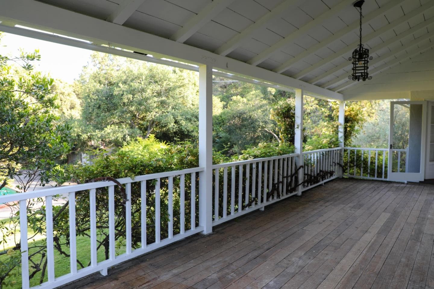 484 Moore Rd, Woodside