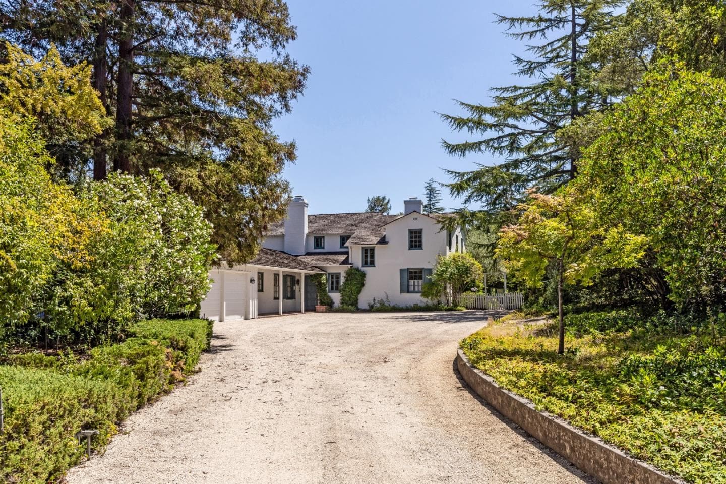 484 Moore Rd, Woodside