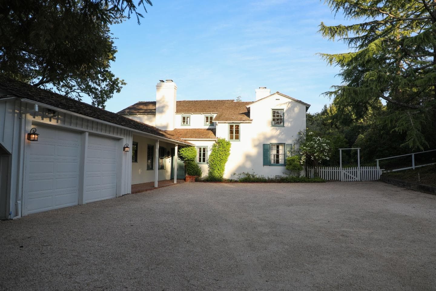 484 Moore Rd, Woodside