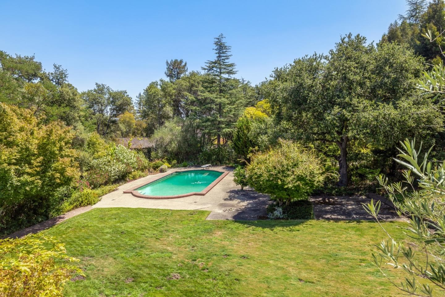 484 Moore Rd, Woodside