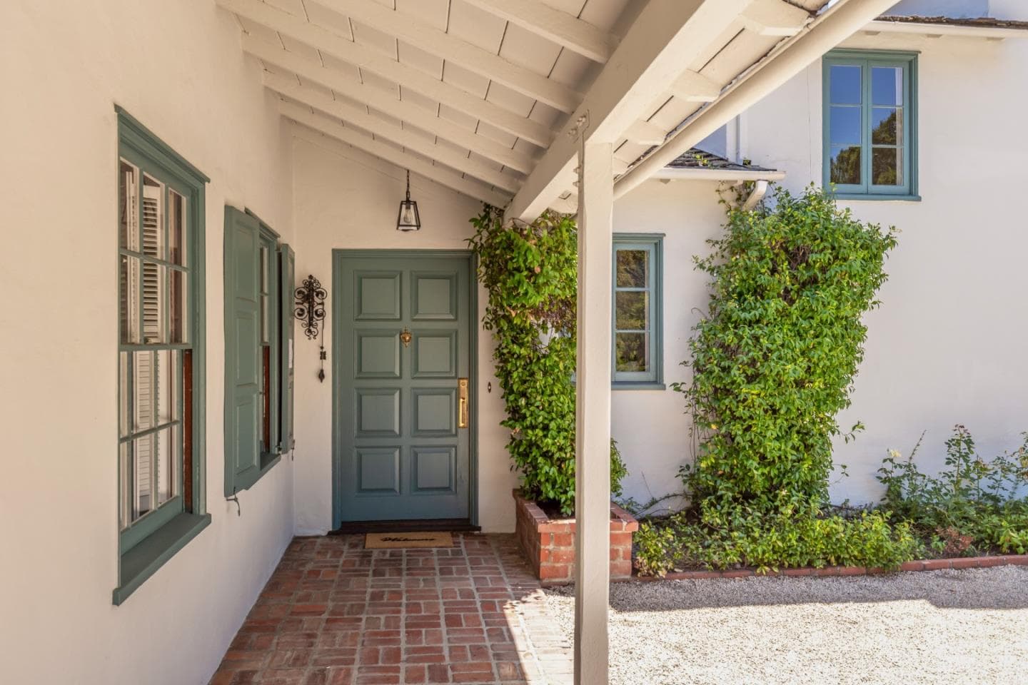 484 Moore Rd, Woodside