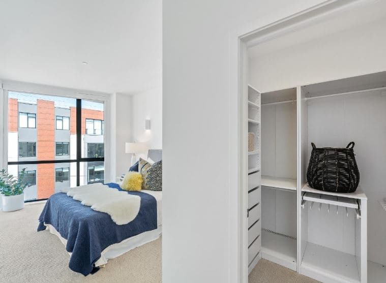 Not only do master bedrooms in 815 Tennessee have an en-suite bathroom, but they have plentiful closet space. 