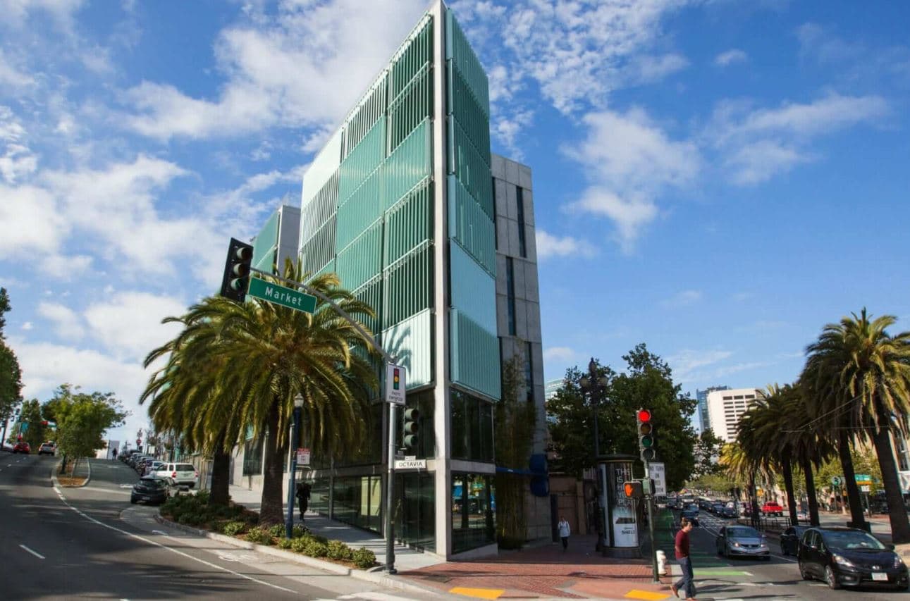 8 Grove offers numerous amenities, such as garage parking, controlled access, and a roof deck with immaculate city views. 