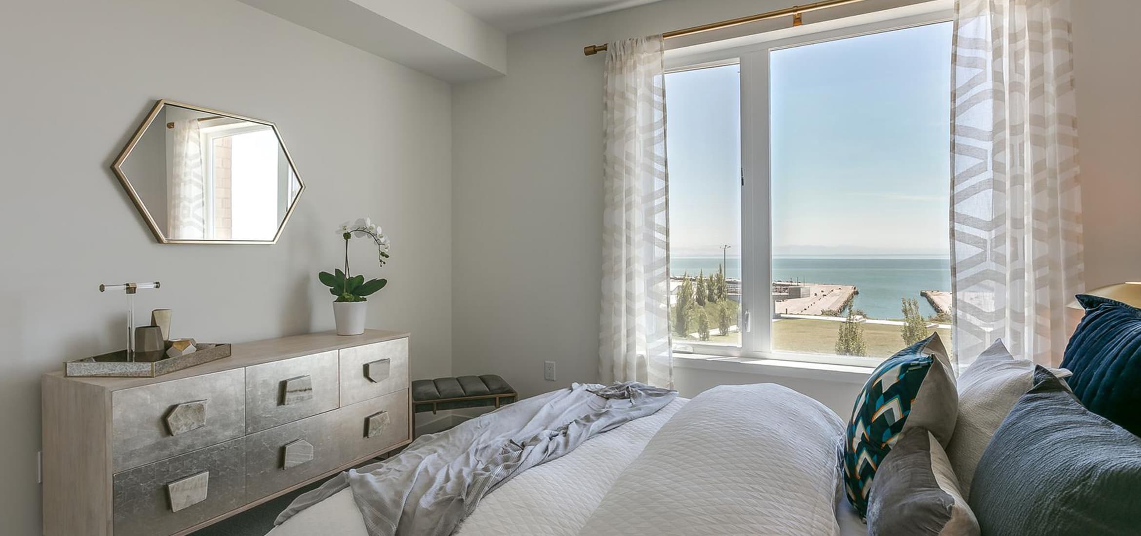 Bedrooms in the Monarch have wall-to-wall carpeting in the floors, as well as in-suite bathrooms connected to the master bedroom.