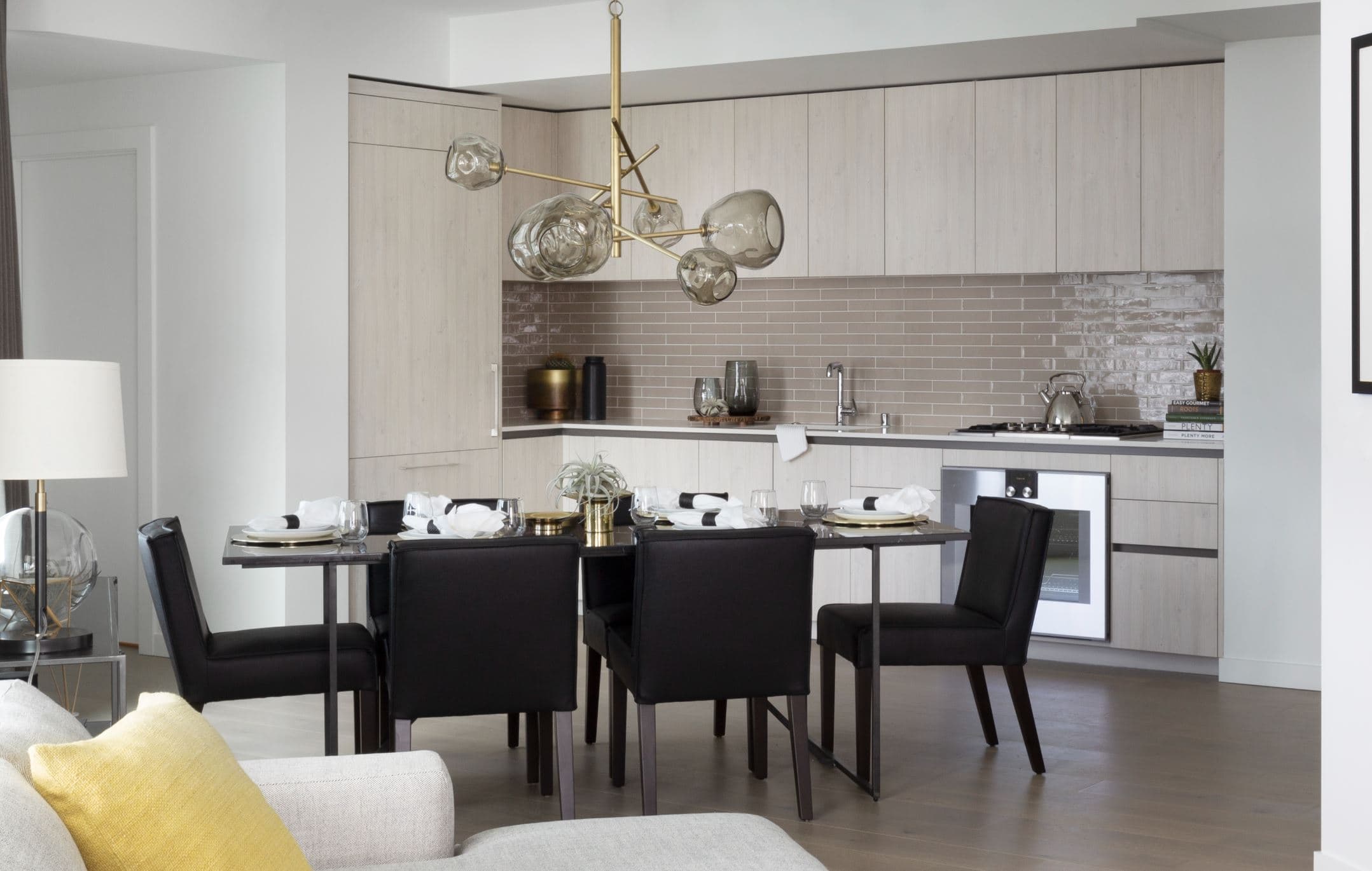 With a capacious layout and natural color palette, the homes in One Mission Bay are a clean slate on which residents can place an individualized, personal touch of style and design. 