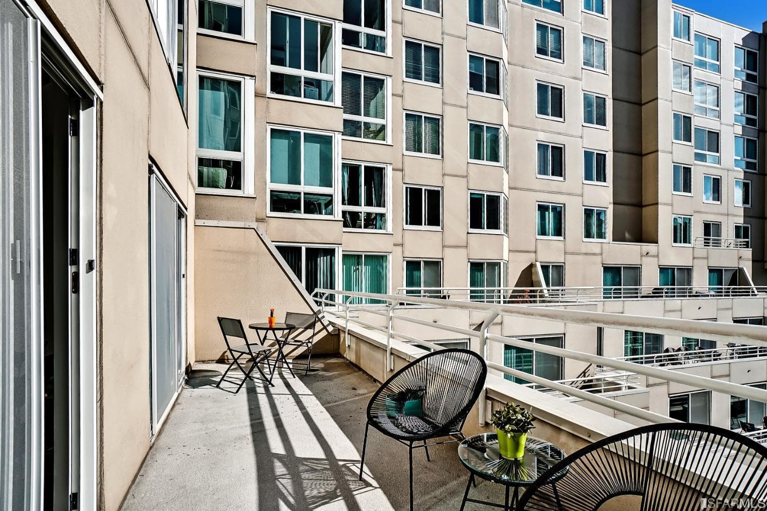 With over 100 apartments and numerous amenities, Parc Telegraph is an opulent place in which one could take residence. Some of these amenities include a fitness center, concierge, spa, and hot tub. 