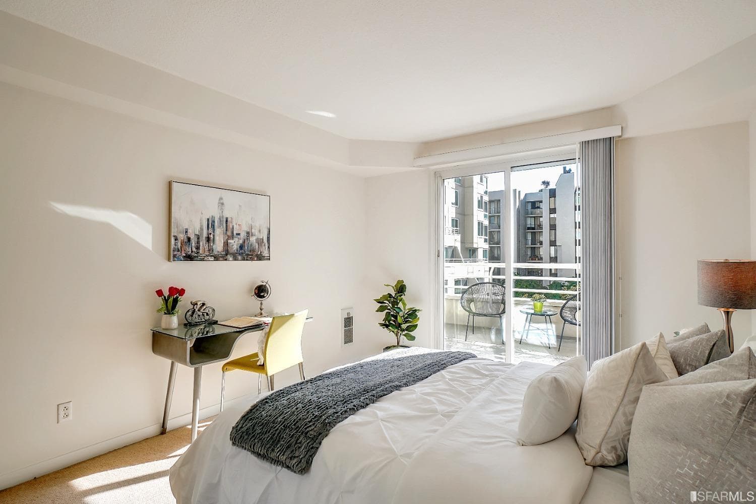 Select residences of Parc Telegraph have access to private patios/balconies that heighten the lavish, exquisite nature of the condos. 