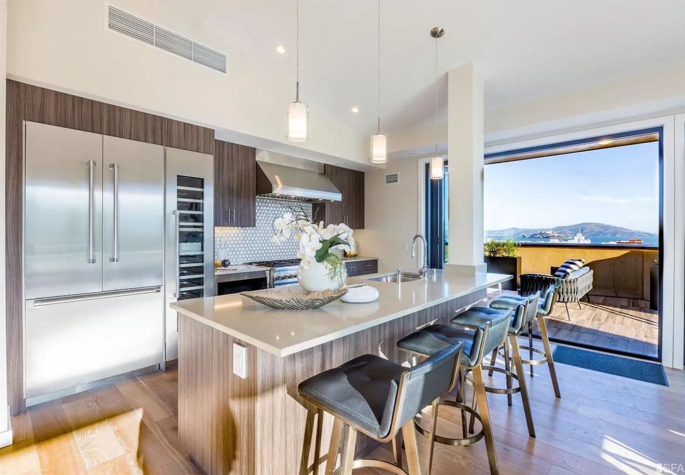 A natural color palette and modern design work well together to establish a contemporary, sleek, welcoming atmosphere for residents at the Palace. 