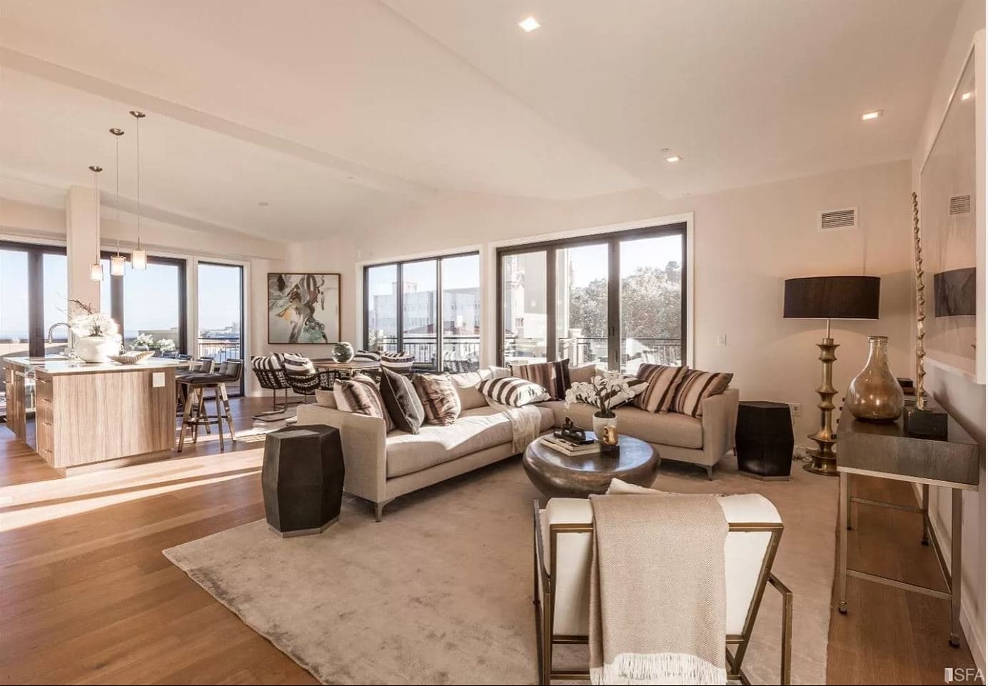 Valuing open and breathable appearances, the opulent Palace utilizes large windows and spacious floor layouts to highlight the roomy nature of each home. 