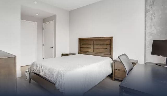 The sizes of the condominiums in Stage 1075 range from 420 square feet to over 1000 square feet, and are offered in studio, one-bedroom, or two-bedroom layouts. 