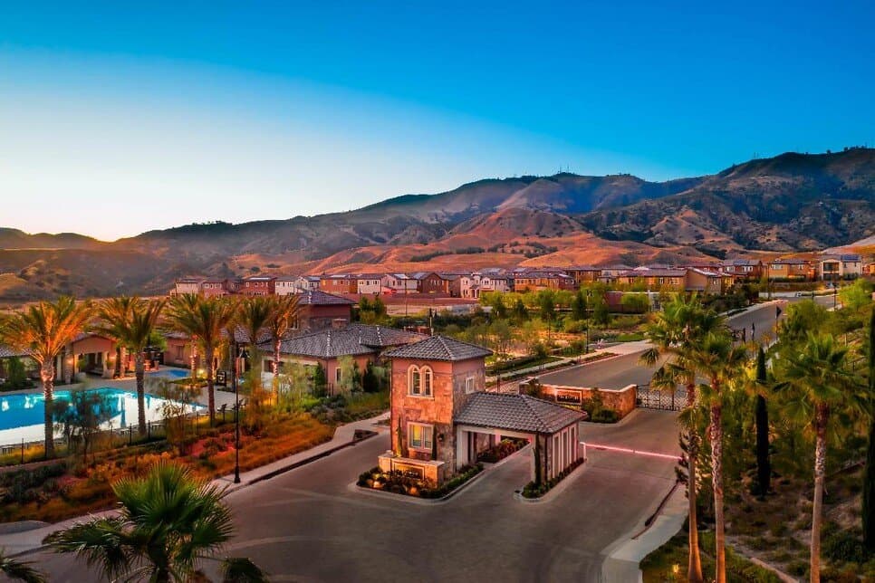 The Canyons at Porter Ranch - Peak Collection