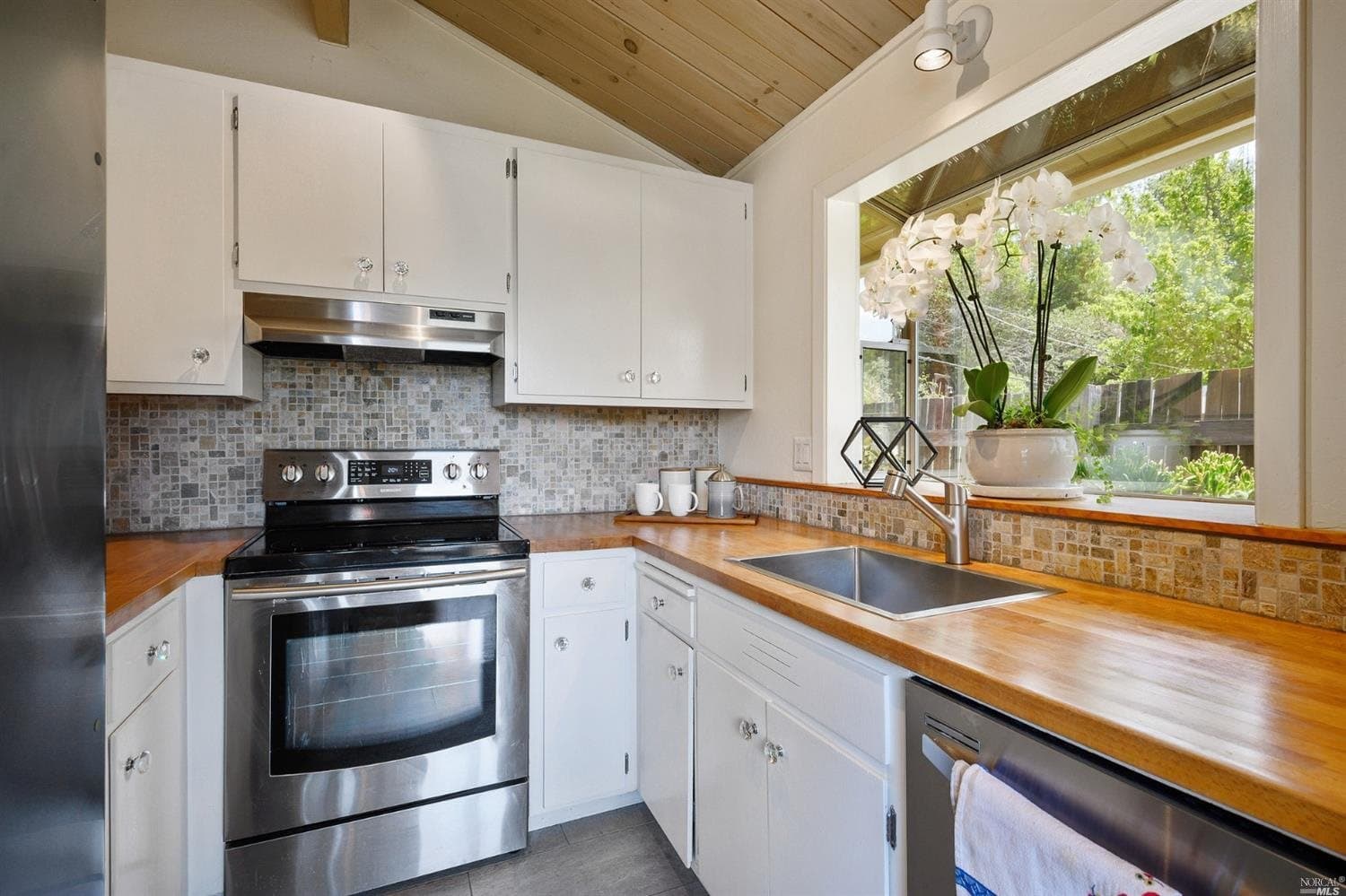 93 Rocca Dr, Fairfax - Photo 15