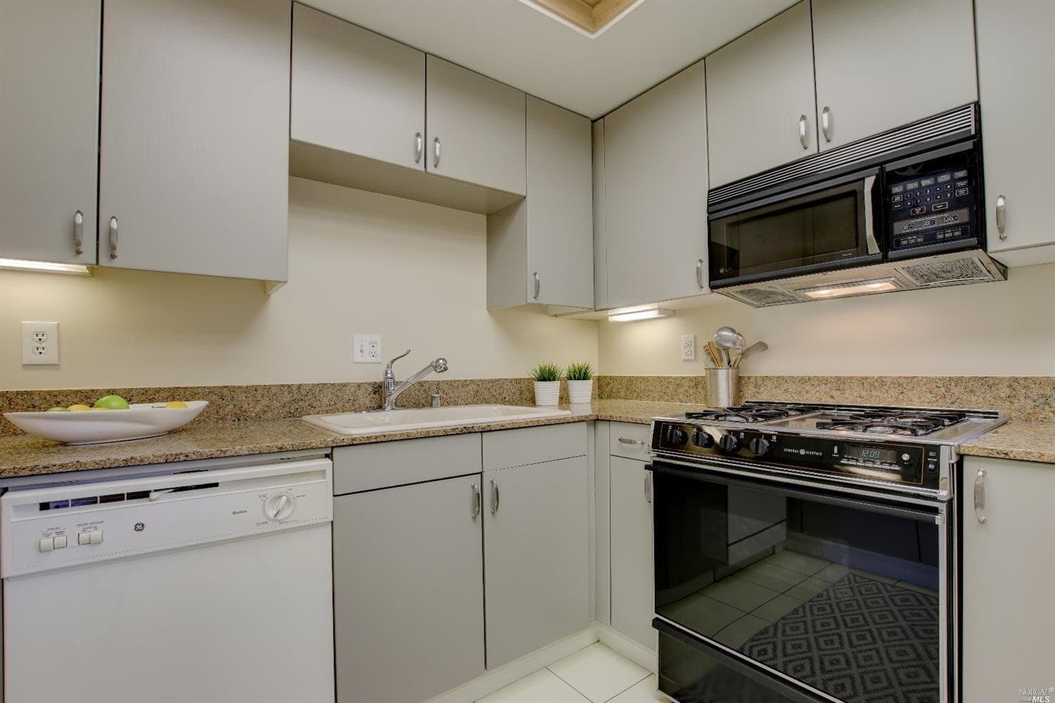 300 Deer Valley Rd #1B, San Rafael - Photo 10