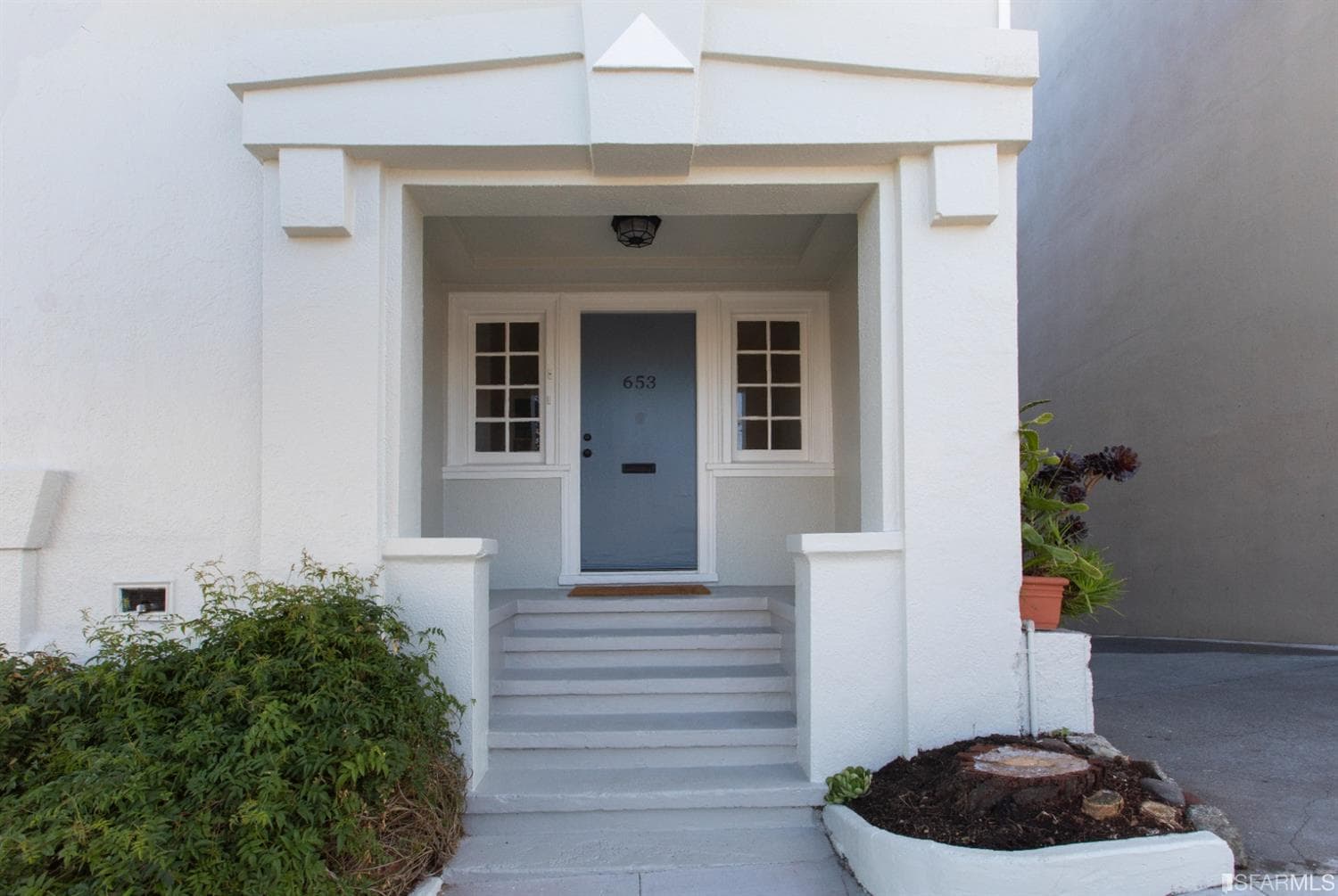 653 Kansas St - Photo 2