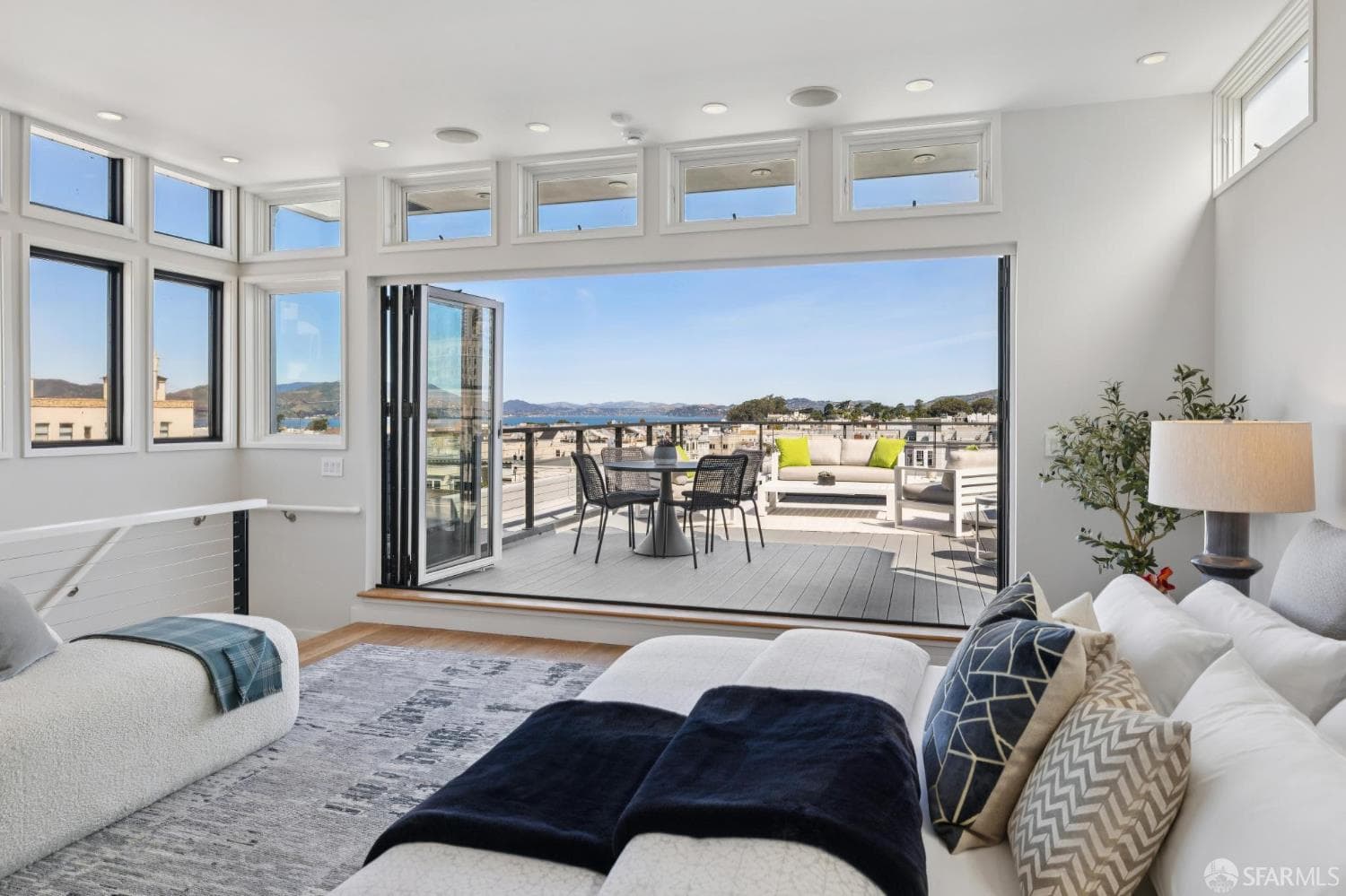 1572 Green St - Photo 4