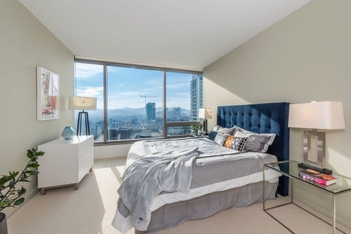 The units in One Hawthorne have abundant light and plenty of storage to make their living experience breathable and spacious. Bedrooms in the structure have access to amazing views of the city or the bay, depending on the unit's location. 