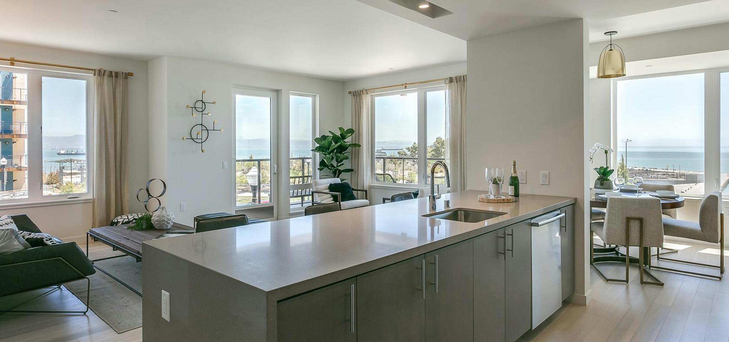 The Monarch condos are fitted with large windows that allow for unobstructed Bay views and natural lighting, as well as hardwood flooring throughout the kitchen and living area. 