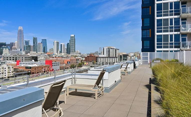 One of the many amenities offered to residents of Arterra is a roof deck that has panoramic views of the Bay as well as the iconic city skyline. 