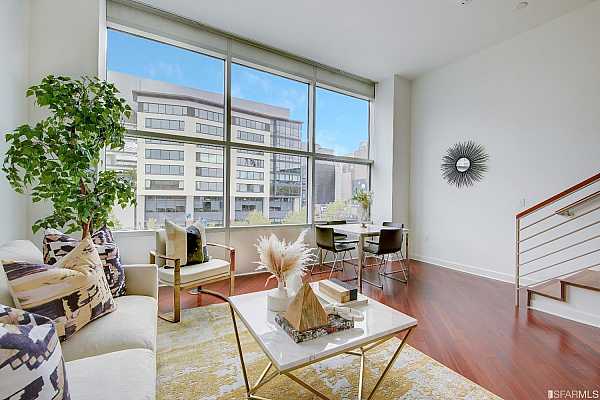High Ceilings and large windows create an illuminated, bright space in which residents of The Glassworks may enjoy their time.