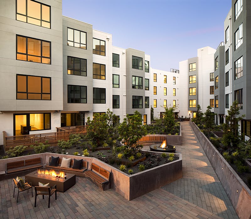 Some amenities offered at the Knox are an outdoor movie wall, bike repair station, landscaped courtyard, barbecue, firepit, and more. 