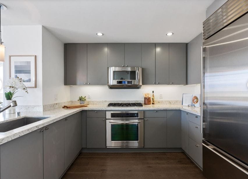 With marble countertops and stainless steel appliances, the Radiance is true to its name as it presents a sleek, modern, and opulent appearance. 